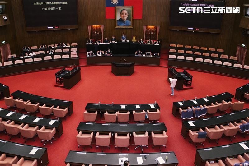 立法院議場內空蕩蕩，並僅花15分鐘就結束院會。（圖／記者楊士誼攝影）