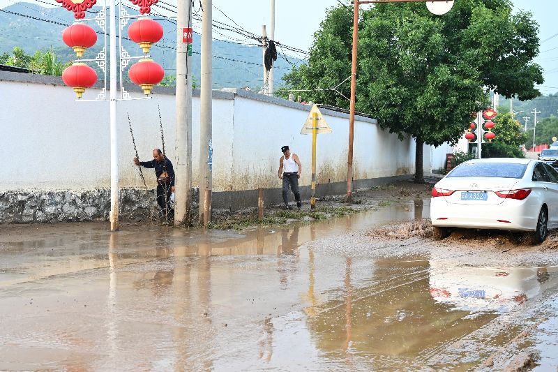 北京遇上連日暴雨，重災區一些居民表示事先沒有收到洪水預警。（圖／中央社）