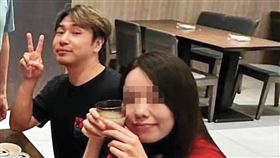 從為數不多的照片中可以看到，歐弟（左）的二婚妻（右）相當年輕漂亮。（讀者提供）