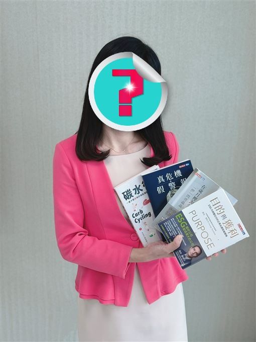 女主播在電視台任職主播多年。(圖/翻攝自臉書)