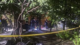 警方獲報到場拉起封鎖線。（圖／翻攝畫面）