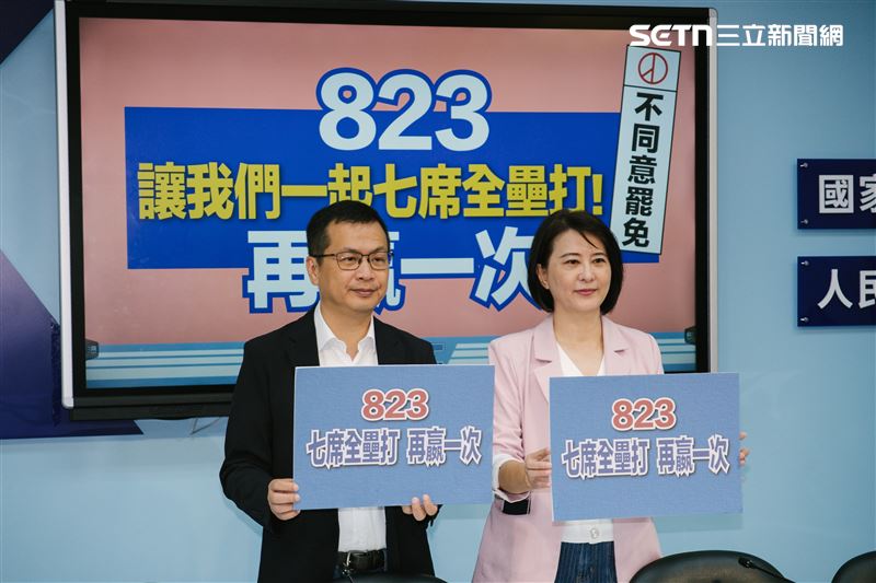 國民黨立院黨團上午召開記者會,呼籲民眾反對第二波罷免案,並對核三公投投下同意票。(圖/記者楊士誼攝影)