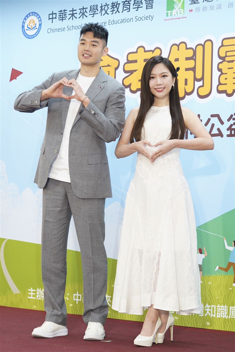 蔡尚樺與王齊麟(左)會相約打羽球(圖/記者趙于瑩攝)