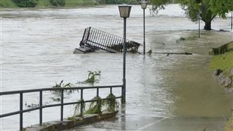 ▲如住家受到豪雨淹水影響，且有投保住宅火災及地震基本保險或颱風洪水相關附加條款，可向保險公司申請理賠。（示意圖／PIXABAY）  