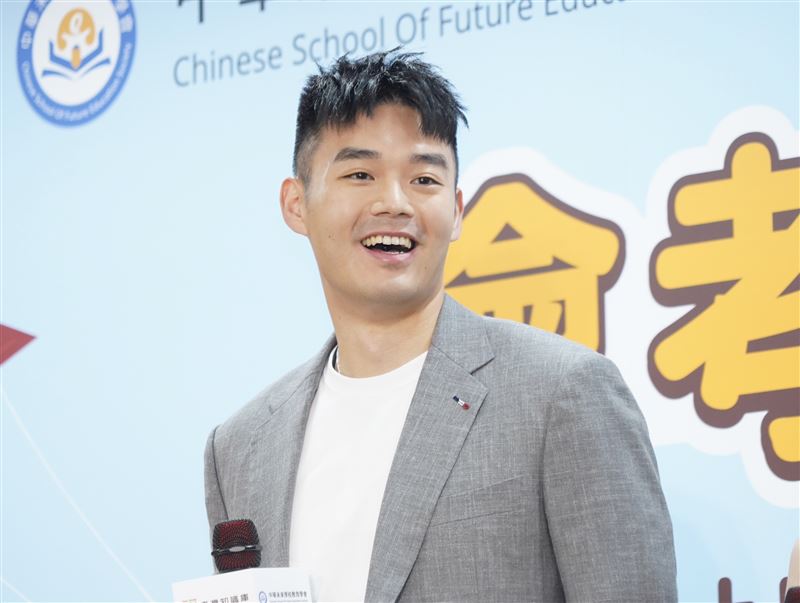 王齊麟6月與陳詩媛(十元)登記結婚(圖/記者趙于瑩攝)