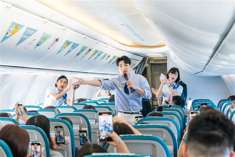 偉晉與粉絲萬呎高空相見歡,與來自各地的幸運粉絲齊聚空中。(圖/源活娛樂提供)