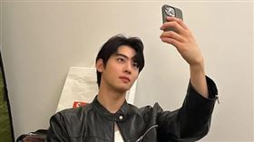 ▲國外期刊證實：外表越滿意身體越健康。整外名醫潘致皓推「555法則」，讓自己更美麗更帥氣美麗不求人。（圖／翻攝自IG @eunwo.o_c 車銀優）