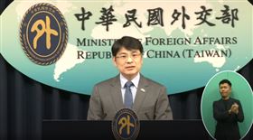 ▲外交部召開例行記者會，發言人蕭光偉回應媒體提問。（圖／翻攝自外交部YT） 