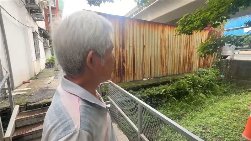 里長驚聞行李箱飄腐臭味!屍體被包裹生蛆