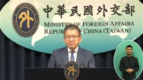 ▲外交部亞非司長顏嘉良回應南非片面更名、降等我駐處一事。（圖／翻攝自外交部YT）