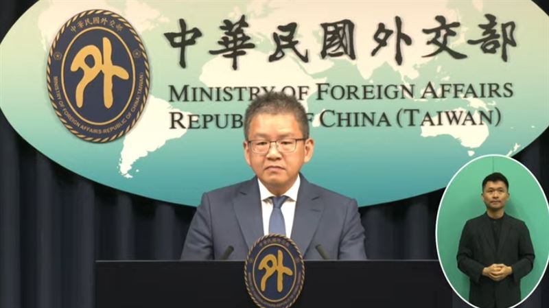 外交部亞非司長顏嘉良回應南非片面更名、降等我駐處一事。(圖/翻攝自外交部YT)