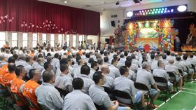 矯正署依規定讓受刑人請假外出後，只會口頭要求他們準時回監報到，一旦出事也不用負任何管理責任。圖非當事人。（翻攝矯正署新竹監獄臉書）