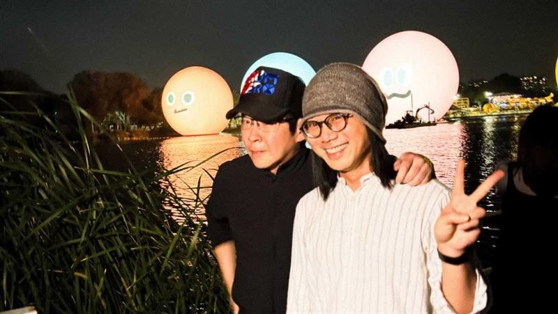 五月天北京開唱！冠佑瑪莎現身人群認不出