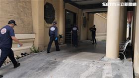 新北,新莊,箱屍,里長,塑膠袋,板殯,相驗,鑑識人員。（圖／記者莊淇鈞攝影）