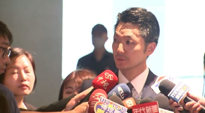 蔣萬安出席台北青年高峰會並接受媒體聯訪。(圖/翻攝畫面)