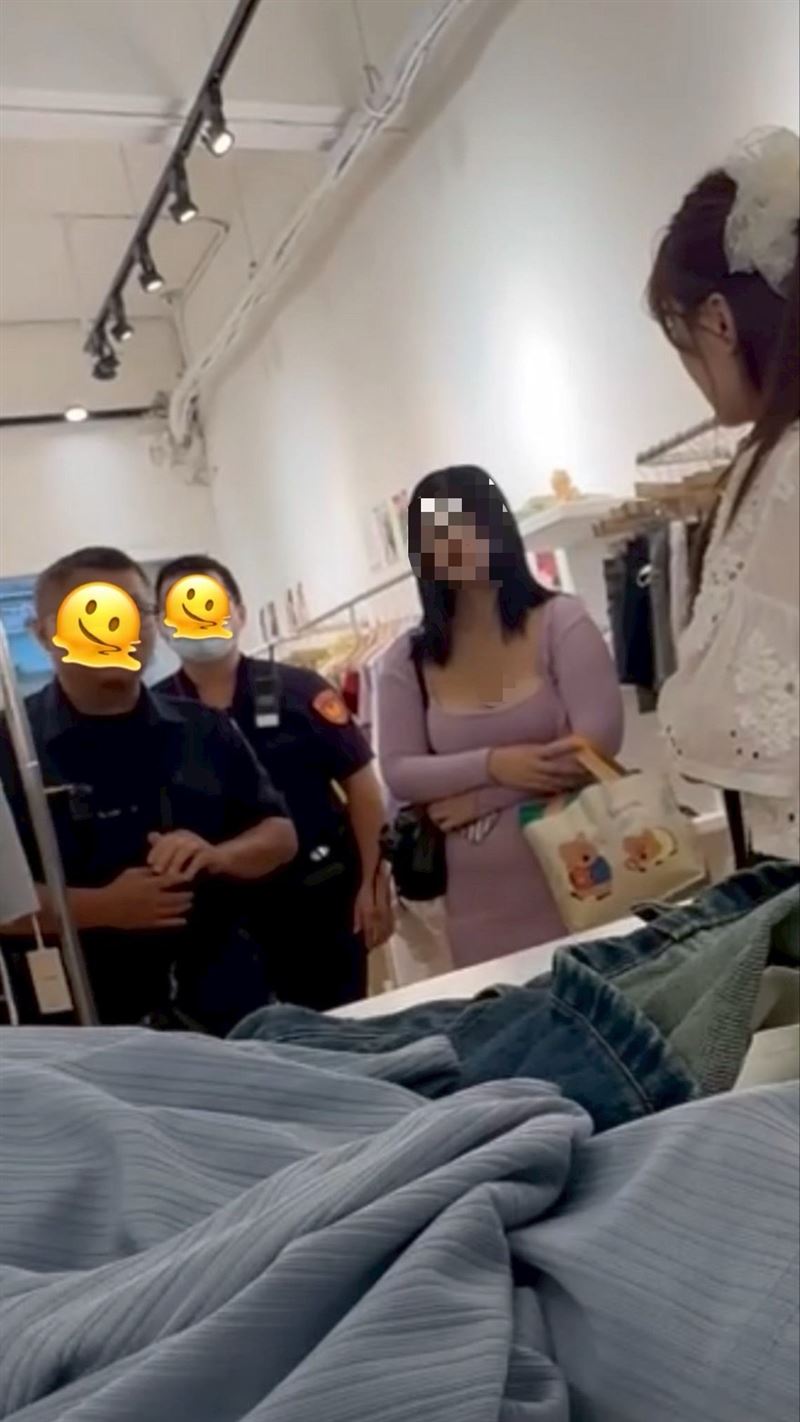 女客人（右2）不願花不到1千元買回弄髒的衣物，還說店家讓她「壓力很大」。（圖／翻攝畫面）