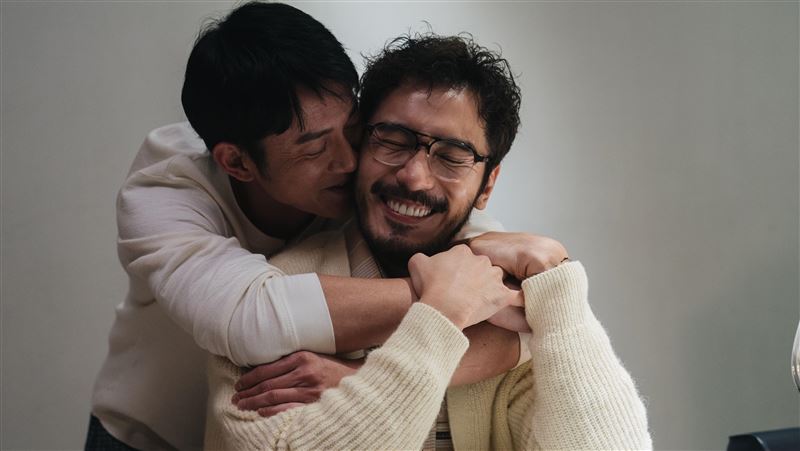 被吳慷仁從肚毛舔到乳頭!李至正想掐死他