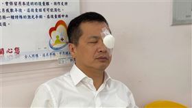 ▲羅智強曝光眼睛已腫痛三週（圖／翻攝自羅智強threads）