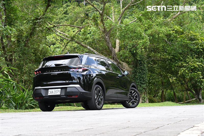 Peugeot 5008 Hybrid 1.2 GT Cielo配備豐富且具有價格競爭力。（記者鍾釗榛攝影）