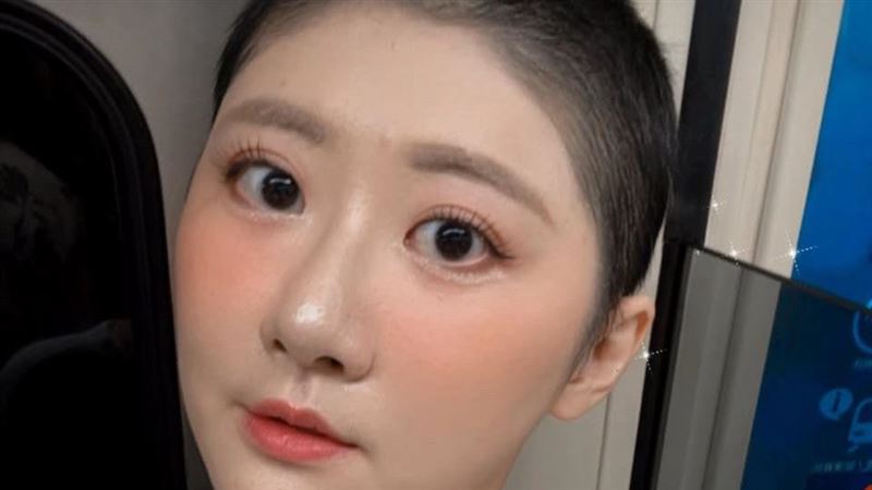 林茉晶因化療掉髮，近日曬出平頭照。（圖／翻攝自林茉晶IG）