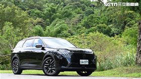 ▲Peugeot 5008 Hybrid 1.2 GT Cielo休旅車。（記者鍾釗榛攝影）