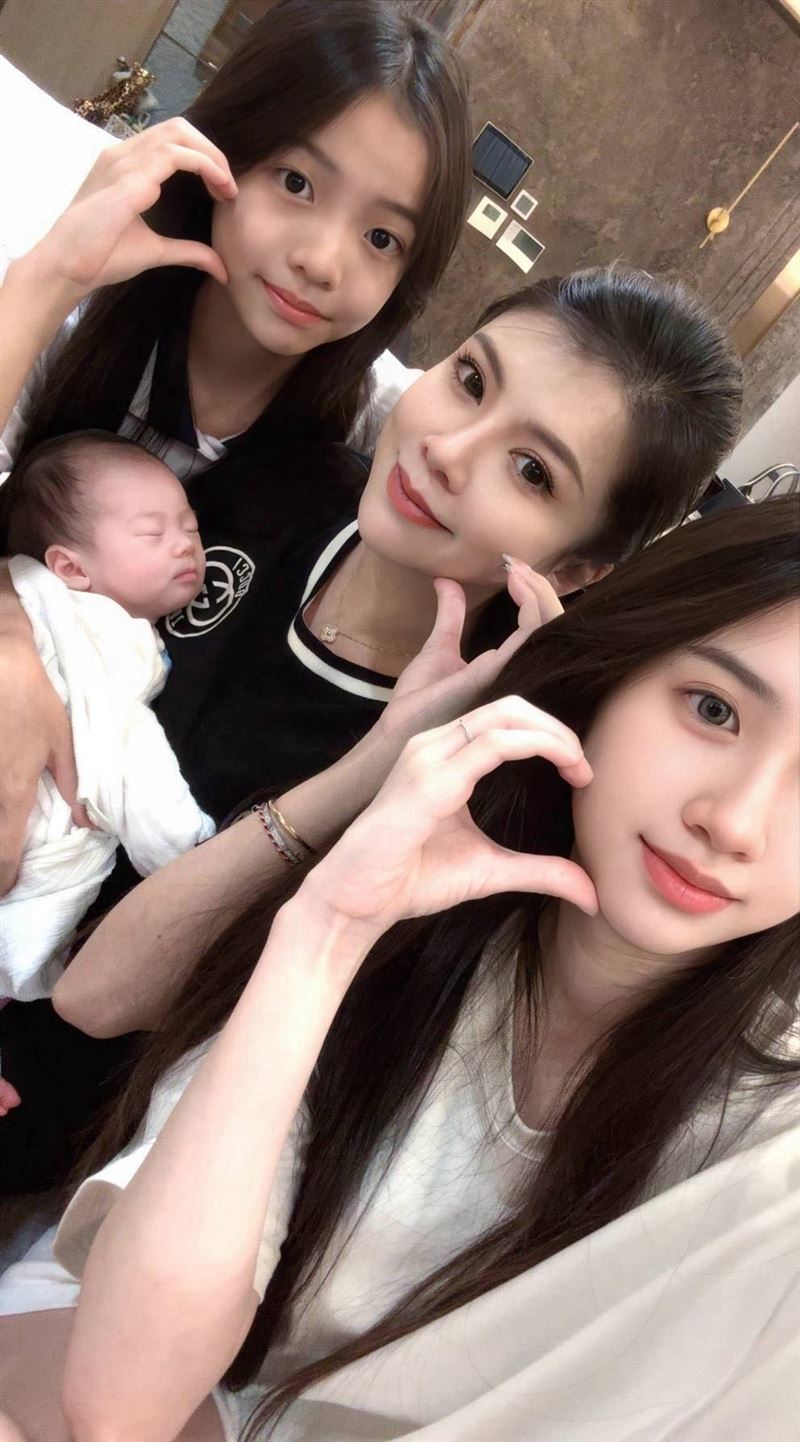 今年36歲的鄒佩君在6月正式宣布當阿嬤,成為名副其實的「少年嬤」。(圖/翻攝自臉書)