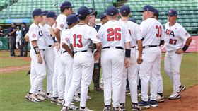 ▲美國U12總教練給予團隊鼓勵。（圖／棒協提供） 