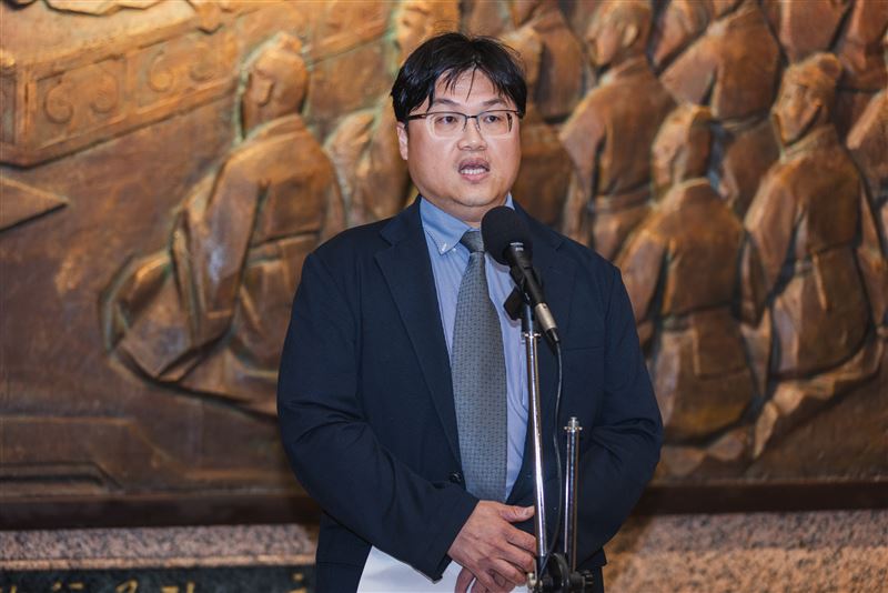教育部朱俊彰次長說明台師大女足案跨部會專案會議內容。（圖／教育部提供）