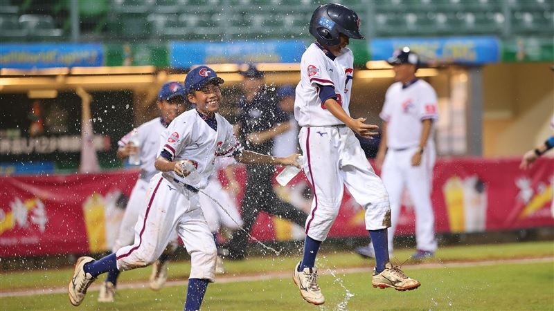 台灣小將對墨西哥拿下逆轉勝。(圖/棒協提供)
