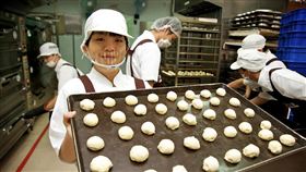 ▲瑪利亞的中秋月餅義賣，是讓身心障礙靑年透過工作實現自我價值、融入社會的重要踏板。瑪利亞基金會「家好月圓」中秋義賣禮盒，所有義賣所得將贊助籌建身心障礙者的「安老家園」。（圖／瑪利亞社福基金會提供） 