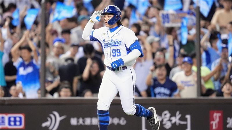 富邦悍將張育成炸裂再見2分砲,獲選單場MVP。(圖/富邦悍將提供)