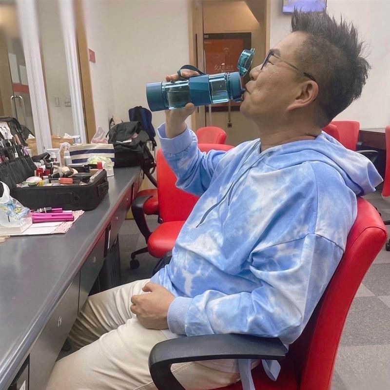 沈玉琳驚傳因為猛爆性肝炎，引發腦水腫緊急住進加護病房。（圖／翻攝自沈玉琳臉書）