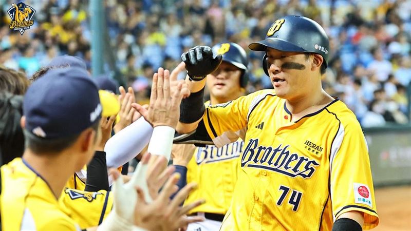 中信兄弟許基宏單場雙響砲。(圖/中信兄弟提供)