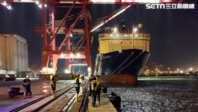 高雄港隊,高雄,休旅車,保全,員警,狗,墜港,碼頭▲圖片描述。（圖／翻攝畫面）