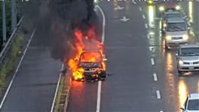 台中,事故,車架,國道,南屯,火燒車,事故,駕駛,送醫▲圖片描述。（圖／翻攝自1968APP）