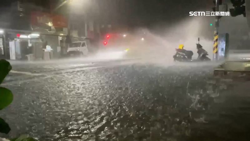 致災暴雨狂炸淹水斷路 全台今停班停一覽