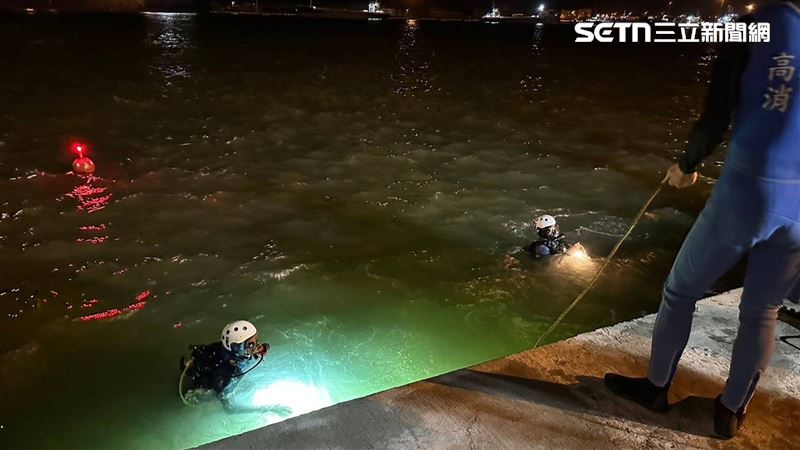 警消獲報前往搜索,目前仍未尋獲人車。(圖/翻攝畫面)