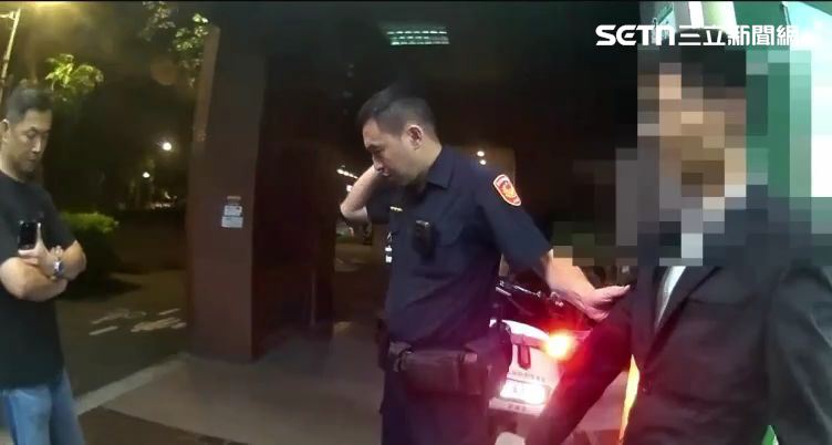 北市葉男當街與陳翁互毆遭逮，做完筆錄後又在路口伏擊。（圖／翻攝畫面）