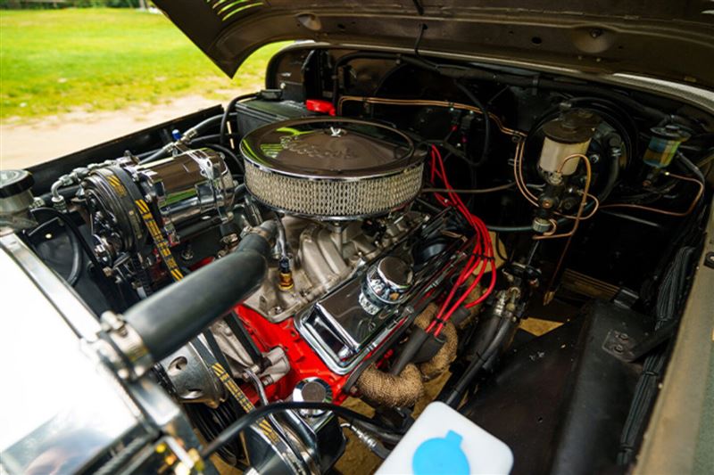 修復版Toyota Land Cruiser FJ40採用弗蘭350小缸體V8引擎。(翻攝Legacy Overland網站)