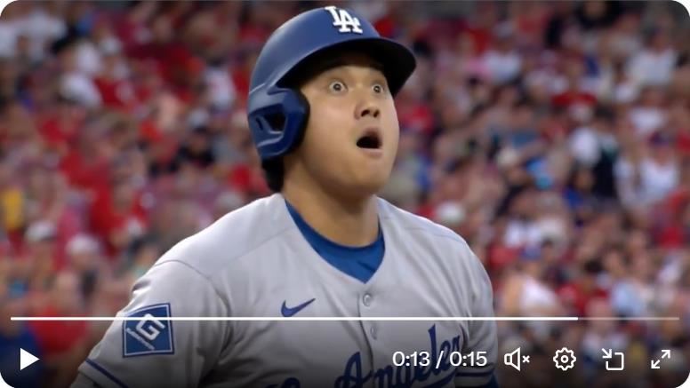 大谷翔平揮空變化球眼睛瞪超大。(圖/翻攝自Talkin’Baseball推特)