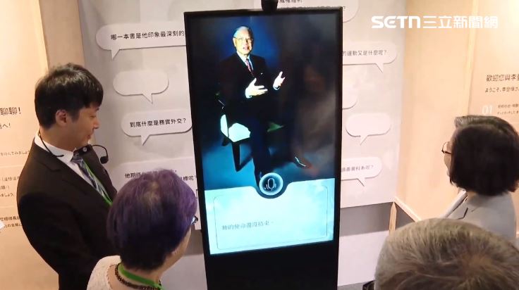 蔡英文與數位李登輝互動問李前總統 你現在好不好。(圖/翻攝畫面)