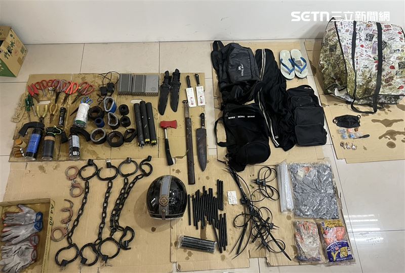 各式刑具一應俱全。(圖/翻攝畫面)