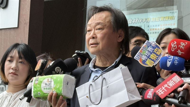 送衛生紙給柯建銘　王世堅：要扛起責任