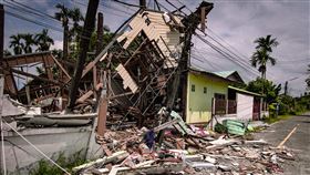 ▲泰國四色菊府一處建築28日遭柬埔寨炮擊後毀損。（圖／美聯社／達志影像）