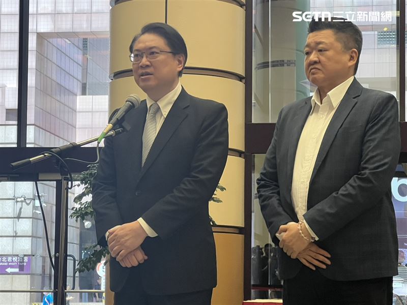 民進黨秘書長林右昌請辭獲准,職務由副秘書長何博文暫代。(圖/記者劉秀敏攝影)