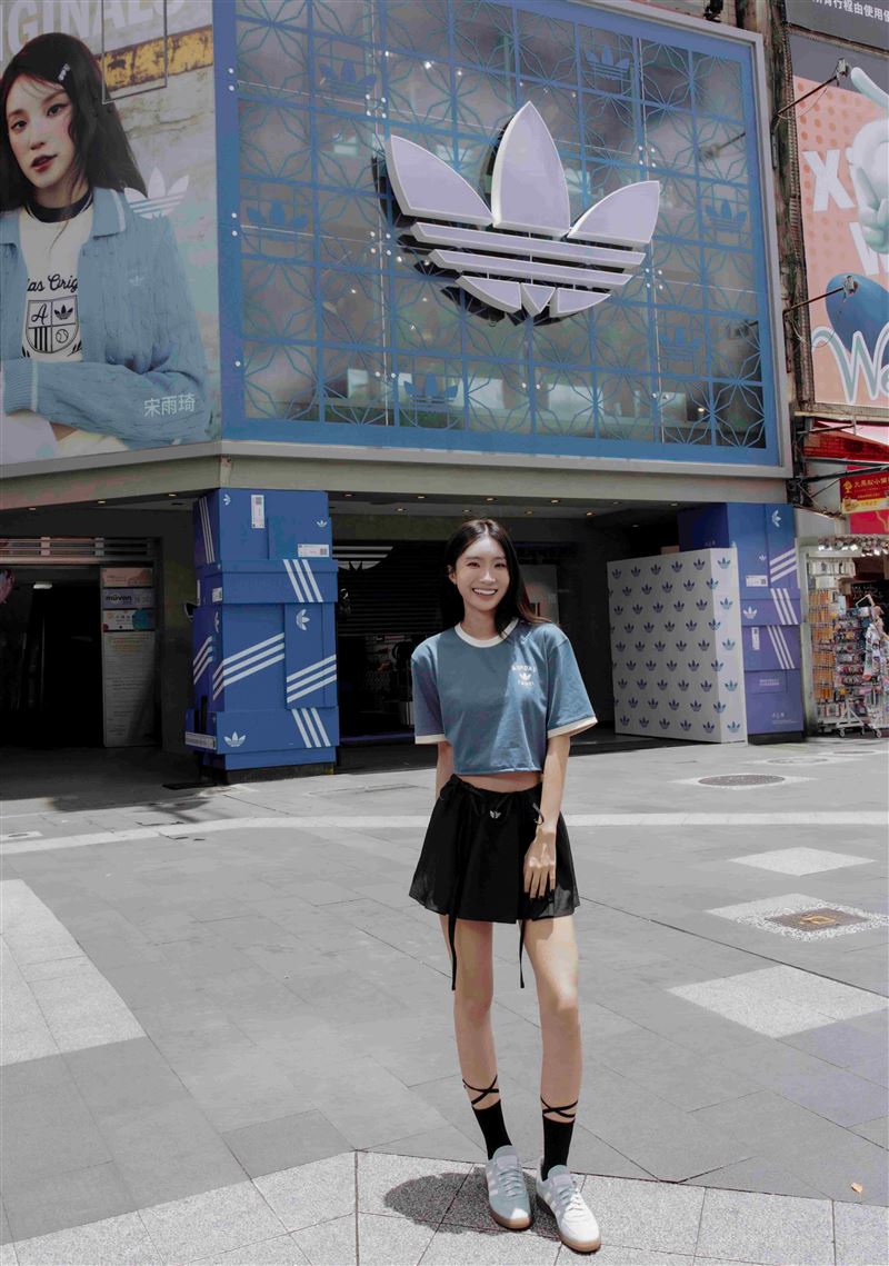 adidas Originals城市限定珍奶系列亮相西門町 陳華演繹台灣感性時尚穿搭。(圖/品牌業者提供)