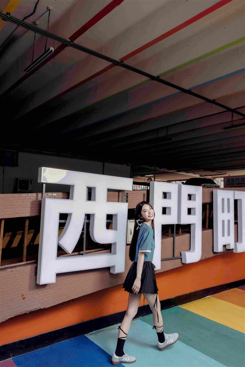 adidas Originals城市限定珍奶系列亮相西門町 陳華演繹台灣感性時尚穿搭。(圖/品牌業者提供)