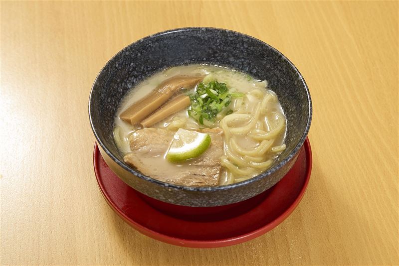 大阪拉麵名店監修「鯛白湯拉麵」。（圖／壽司郎&nbsp;提供）