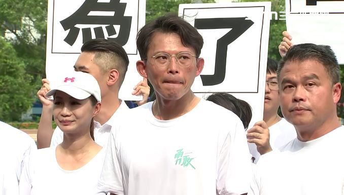 黃國昌午後在新北土城出席活動受訪。(圖/翻攝畫面)