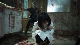 ▲《紅衣小女孩：魔神仔》實際進入電影中的凶宅場景以8K規格拍攝。（圖／©紅衣小女孩股份有限公司）